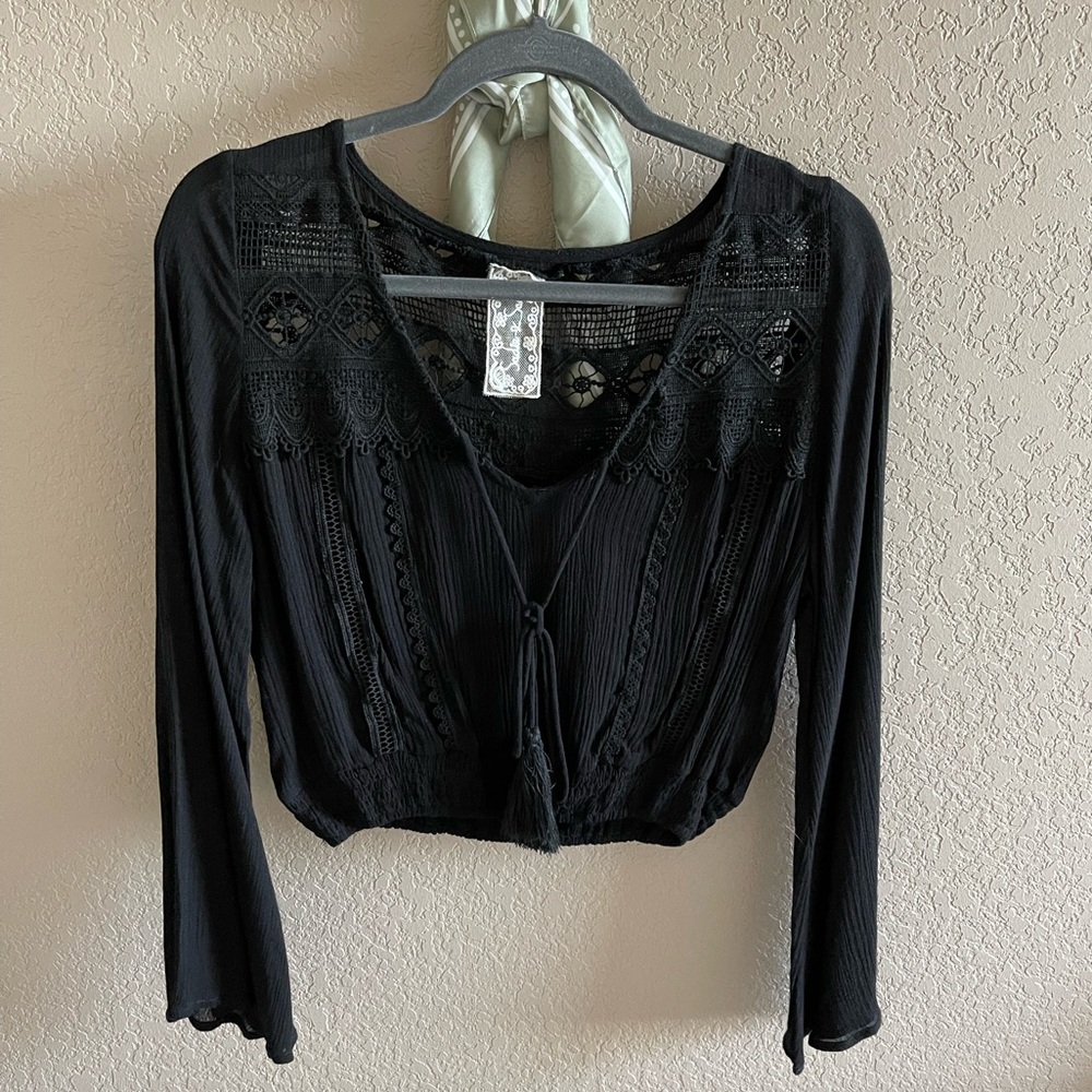 Black crop long sleeve
